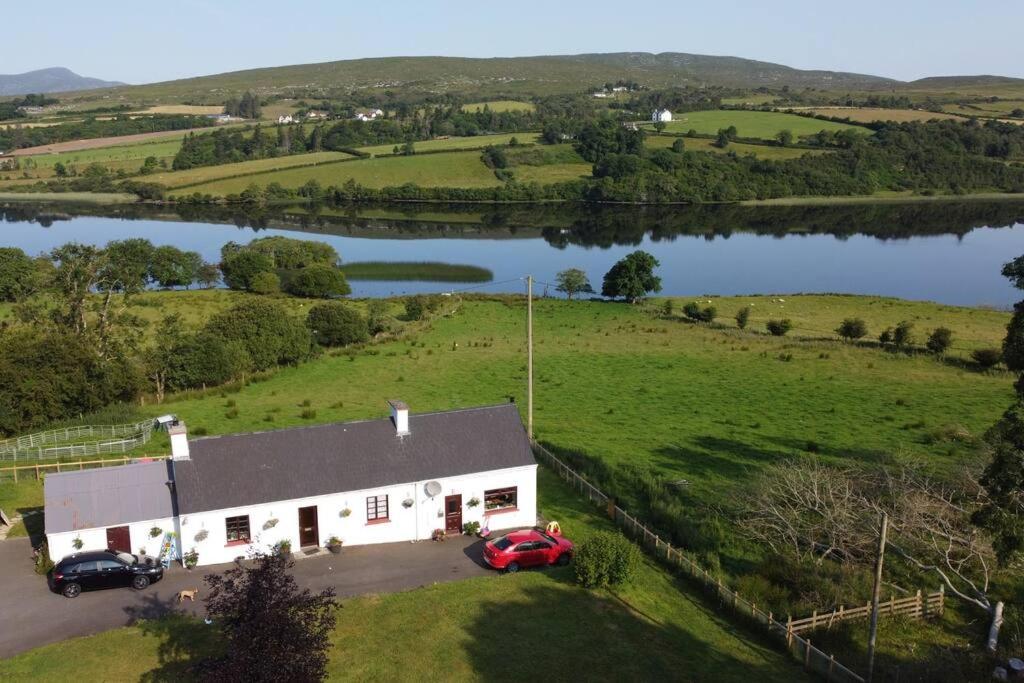 Granny'S Cottage, A Lovely Lakeside Cottage Donegal Town Bagian luar foto